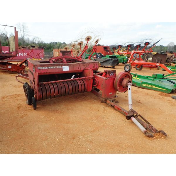 MASSEY FERGUSON square hay baler 