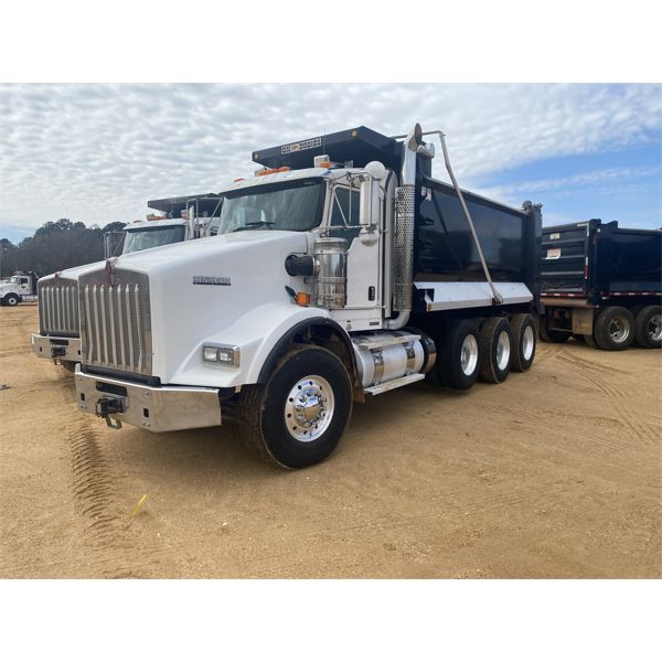 2016 KENWORTH T800 Dump Truck
