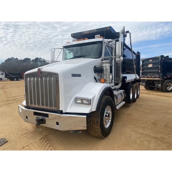 2016 KENWORTH T800 Dump Truck