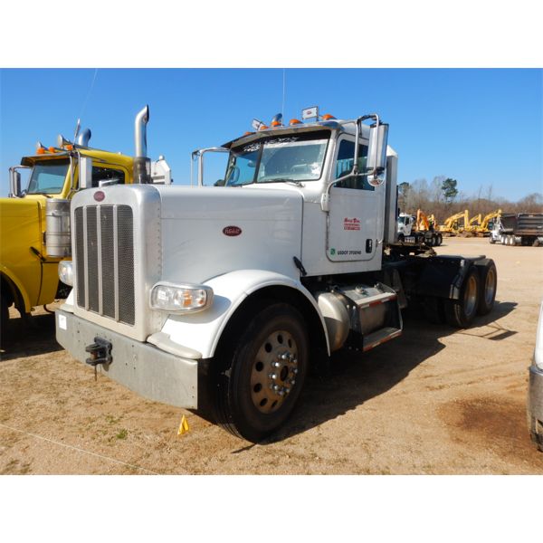 2012 PETERBILT 388 Day Cab Truck