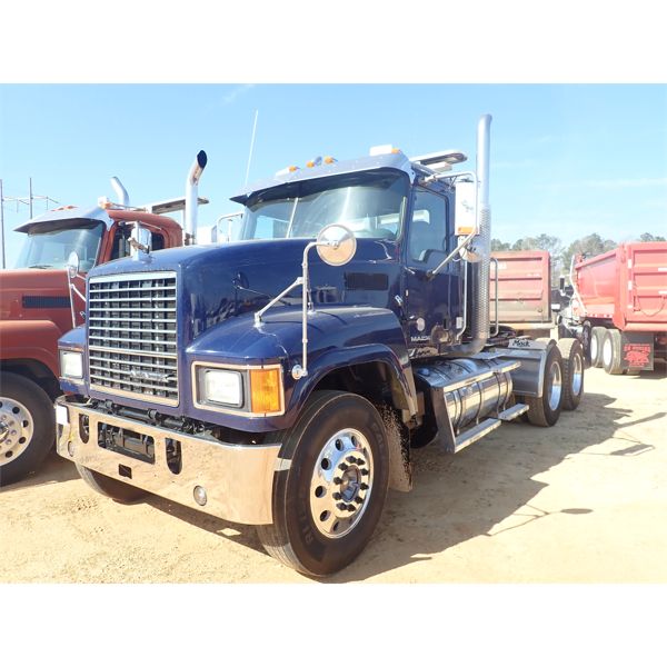 2016 MACK CHU613 Day Cab Truck