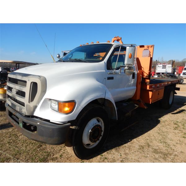 2008 FORD F750 Flatbed Truck