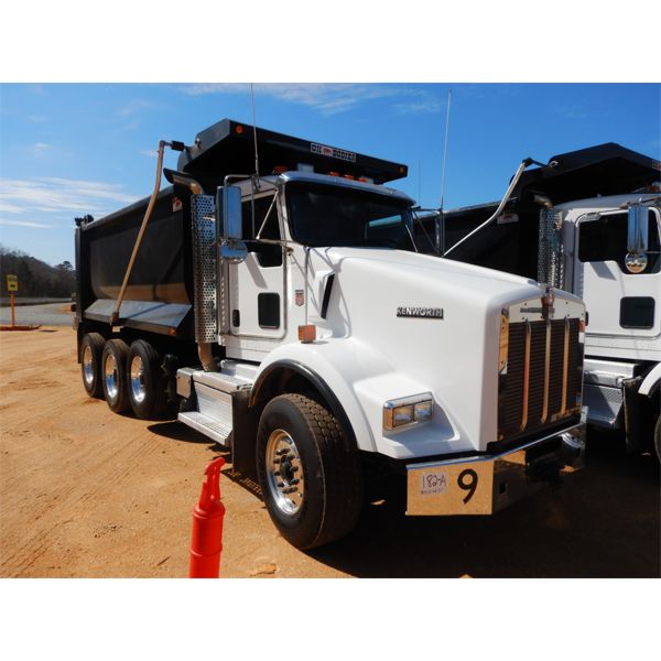 2019 KENWORTH T800 Dump Truck