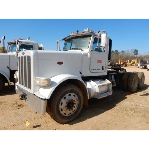 2012 PETERBILT 388 Day Cab Truck