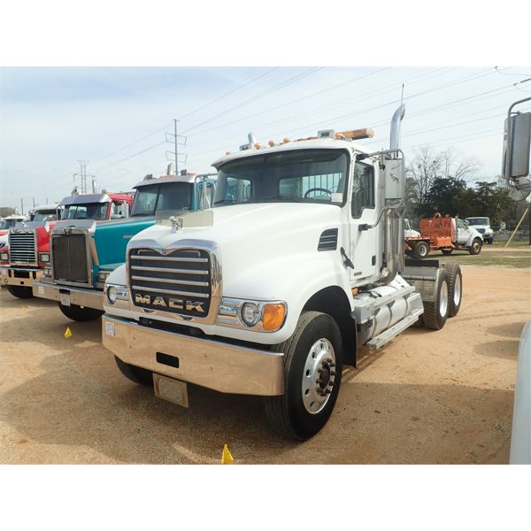 2003 MACK CV713 Day Cab Truck