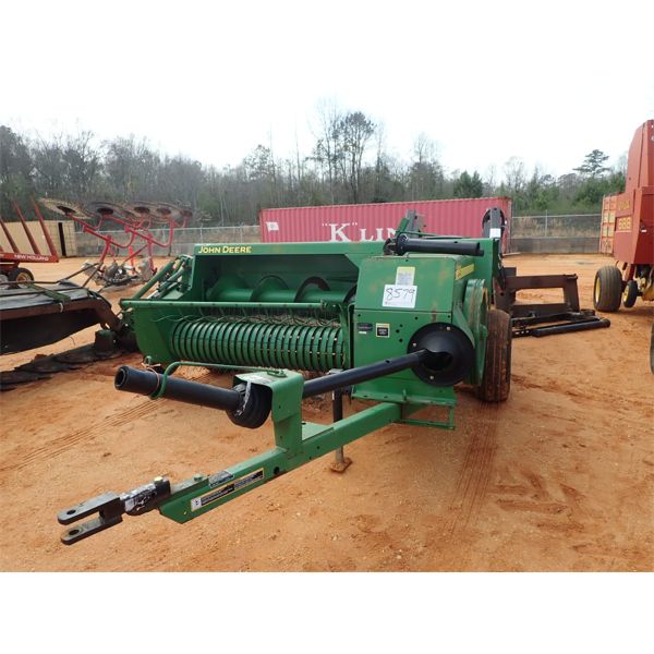 JOHN DEERE 348 square hay Baler