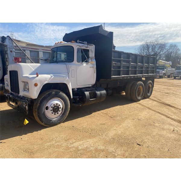 MACK  Dump Truck