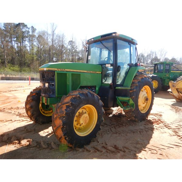 JOHN DEERE 7700 Farm Tractor