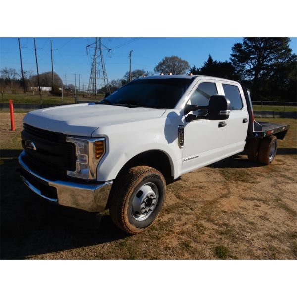 2019 FORD F350 Flatbed Truck