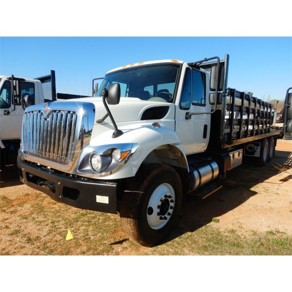 2017 INTERNATIONAL 7400 Flatbed Truck