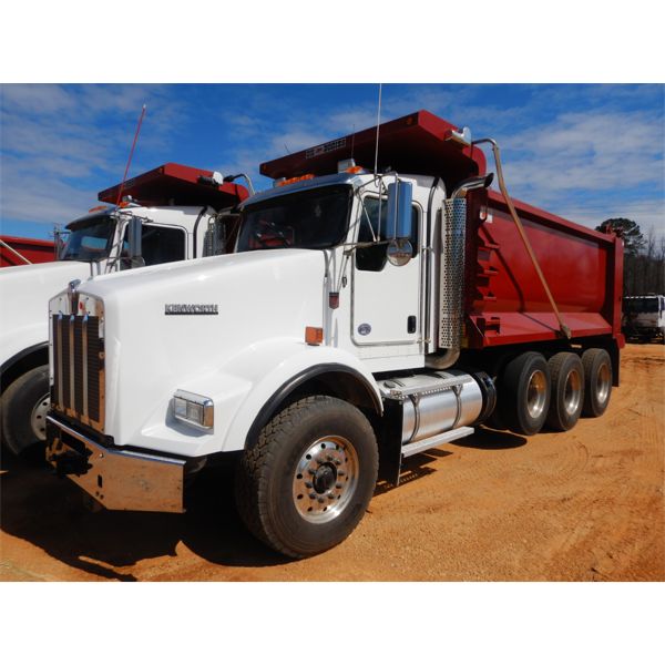 2020 KENWORTH T800 Dump Truck