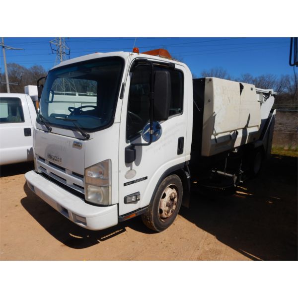 2010 ISUZU NQR Sweeper Truck