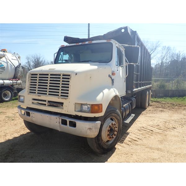 2000 INTERNATIONAL 8100 Grapple Truck