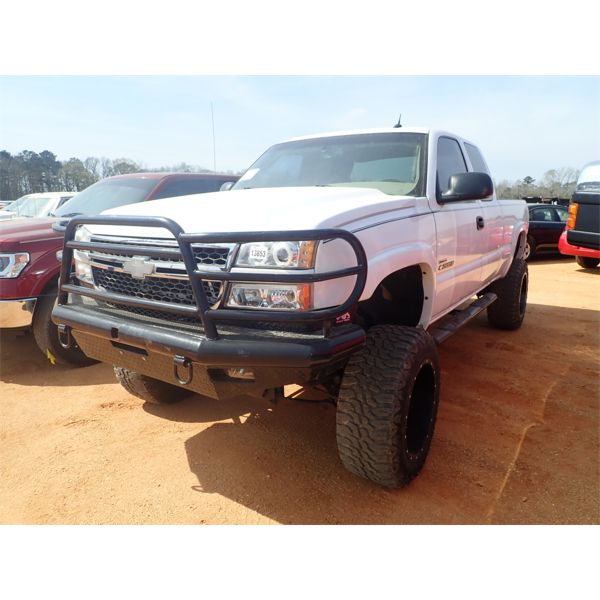 2005 CHEVROLET 2500 HD Pickup Truck