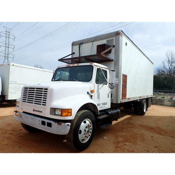 1993 INTERNATIONAL 4900 Box Truck