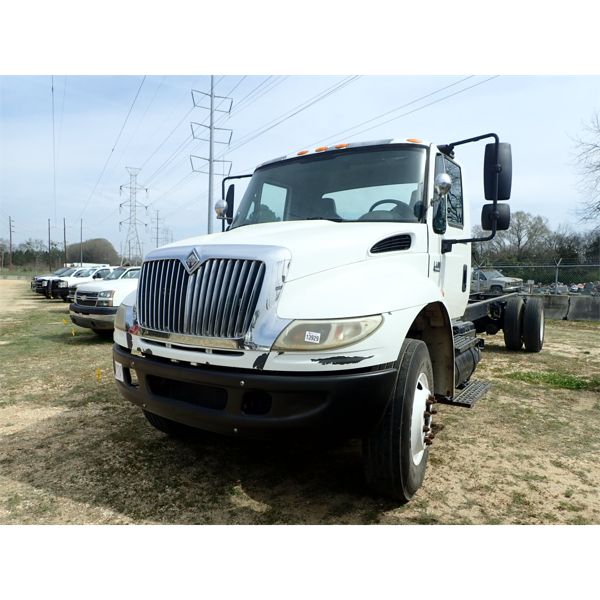 2007 INTERNATIONAL 4400 Cab and Chassis Truck