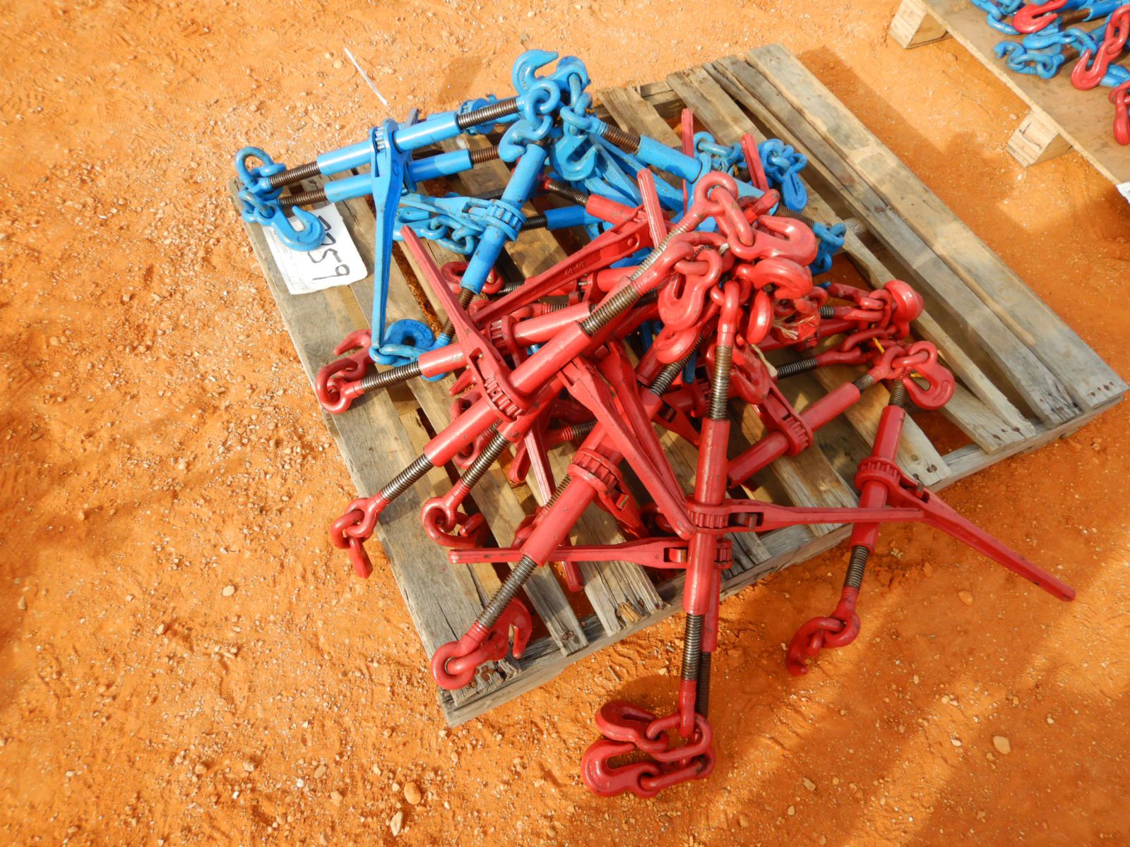 (1) pallet chain binders