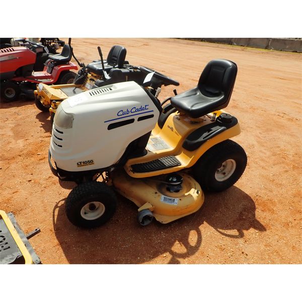 CUB CADET LT1050 Lawn Mower