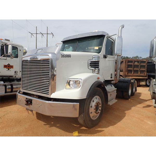 2016 FREIGHTLINER 122SD Day Cab Truck