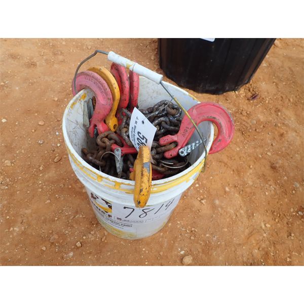 (1) bucket of chain w/hooks