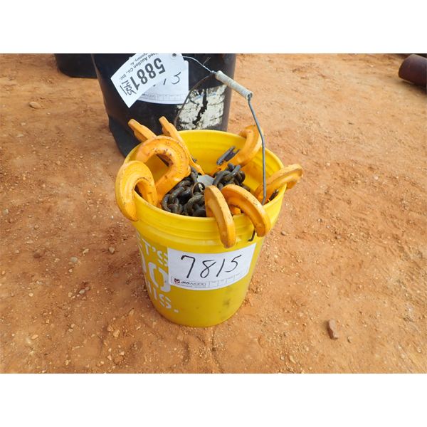 (1) bucket of chain w/hooks