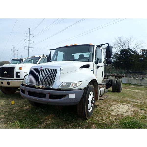 2012 INTERNATIONAL DURASTAR 4300 Cab and Chassis Truck