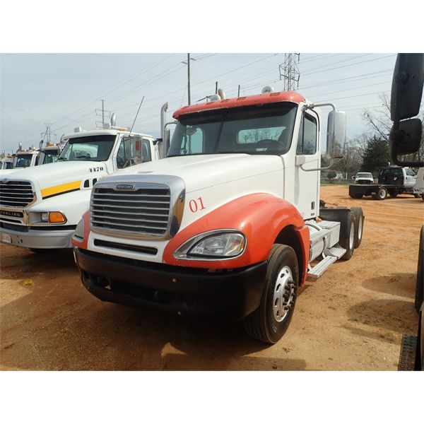 2007 FREIGHTLINER COLUMBIA Day Cab Truck