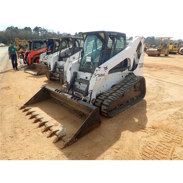 2004 BOBCAT T300 Skid Steer Loader - Crawler