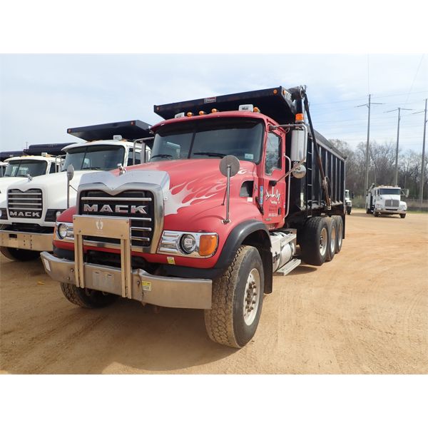2005 MACK CV713 Dump Truck
