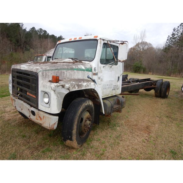 1987 INTERNATIONAL S1900 Cab and Chassis Truck