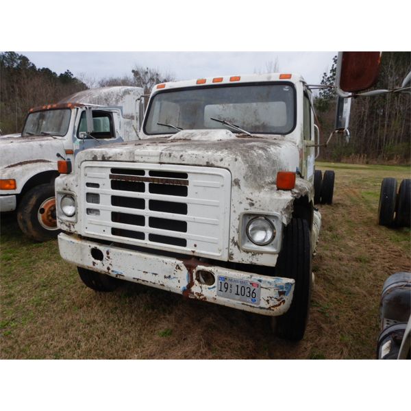 1984 INTERNATIONAL 1954 Cab and Chassis Truck