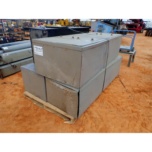 (1) pallet containing (3) lockers (1) filing cabinet