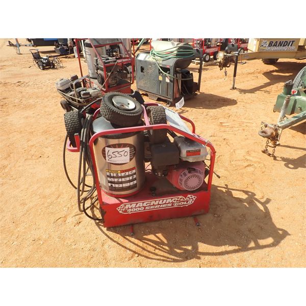 MAGNUM 4000 SERIES Steam Cleaner