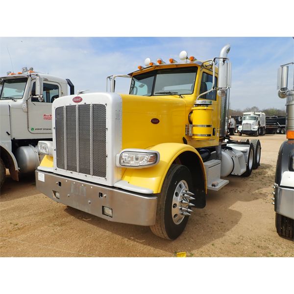 2008 PETERBILT 388 Day Cab Truck
