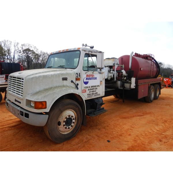 2002 INTERNATIONAL 4900 Sewer Rodder Truck
