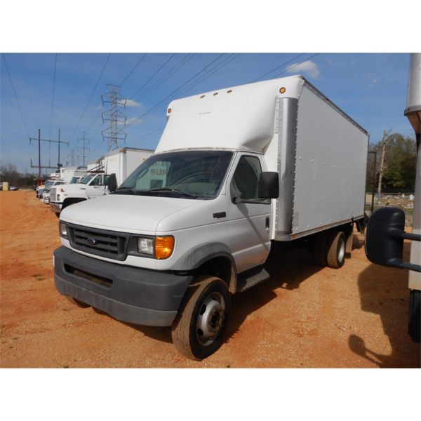 2003 FORD F550 Box Truck