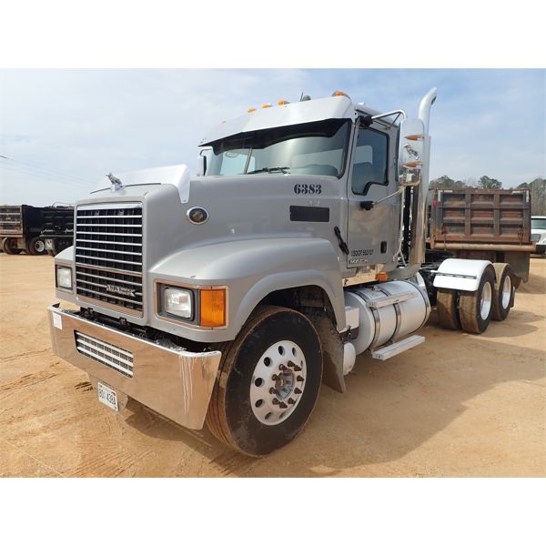 2010 MACK CHU613 Day Cab Truck