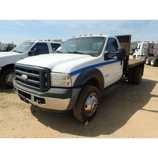 2006 FORD F550 Flatbed Truck