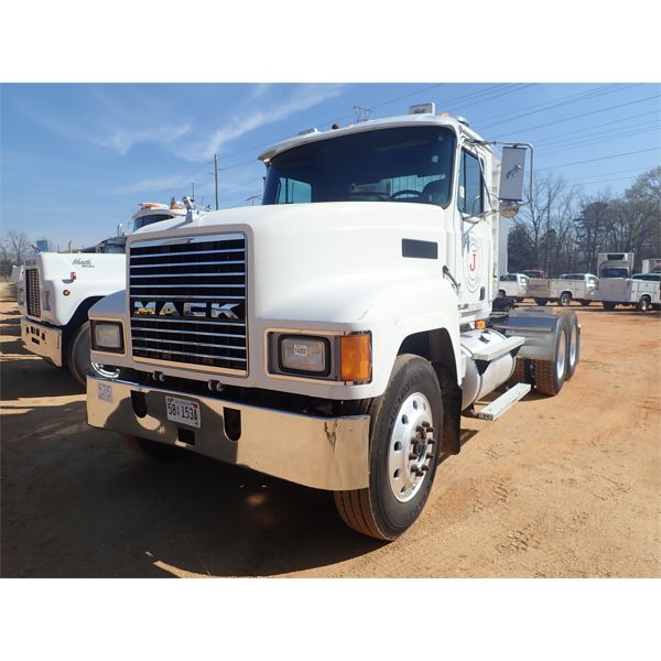 1999 MACK CH613 Day Cab Truck