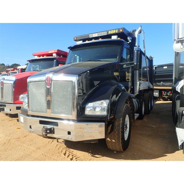 2018 KENWORTH T880 Dump Truck
