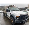 Image 2 : 2009 FORD F-550 XL SUPERDUTY, 2DR DUMP TRUCK, WHITE, VIN # 1FDGF57RX9EA25188