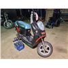 Image 2 : BLACK / BLUE NO NAME ELECTRIC BIKE / SCOOTER WITH 4 EXTRA BATTERIES & BAG WITH CHARGER ( NO KEY,