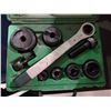 Image 2 : GREENLEE SLUG BUSTER 7238SB 1/2" - 2" CONDUIT SIZE KNOCKOUT PUNCH SET IN HARD CASE