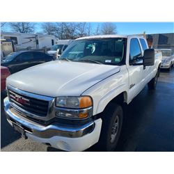 2006 GMC SIERRA 2500, 2DR EX CAB PU, WHITE, VIN # 1GTHK39286E118182