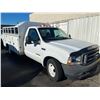 Image 2 : 2002 FORD F-350, 2DR SERVICE TRUCK, WHITE, VIN # 1FDWF36F82EC07128