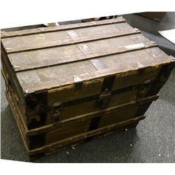 Vintage Steamer Trunk  (110742)