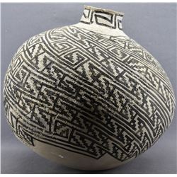 SNOWFLAKE POTTERY OLLA