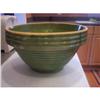 Image 1 : Yelloware Green Stoneware Bowl #1289714