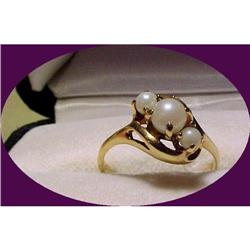 10K Gold  Ring with 3 white pearls #1308975