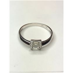 18K White Gold Diamond Engagement Ring